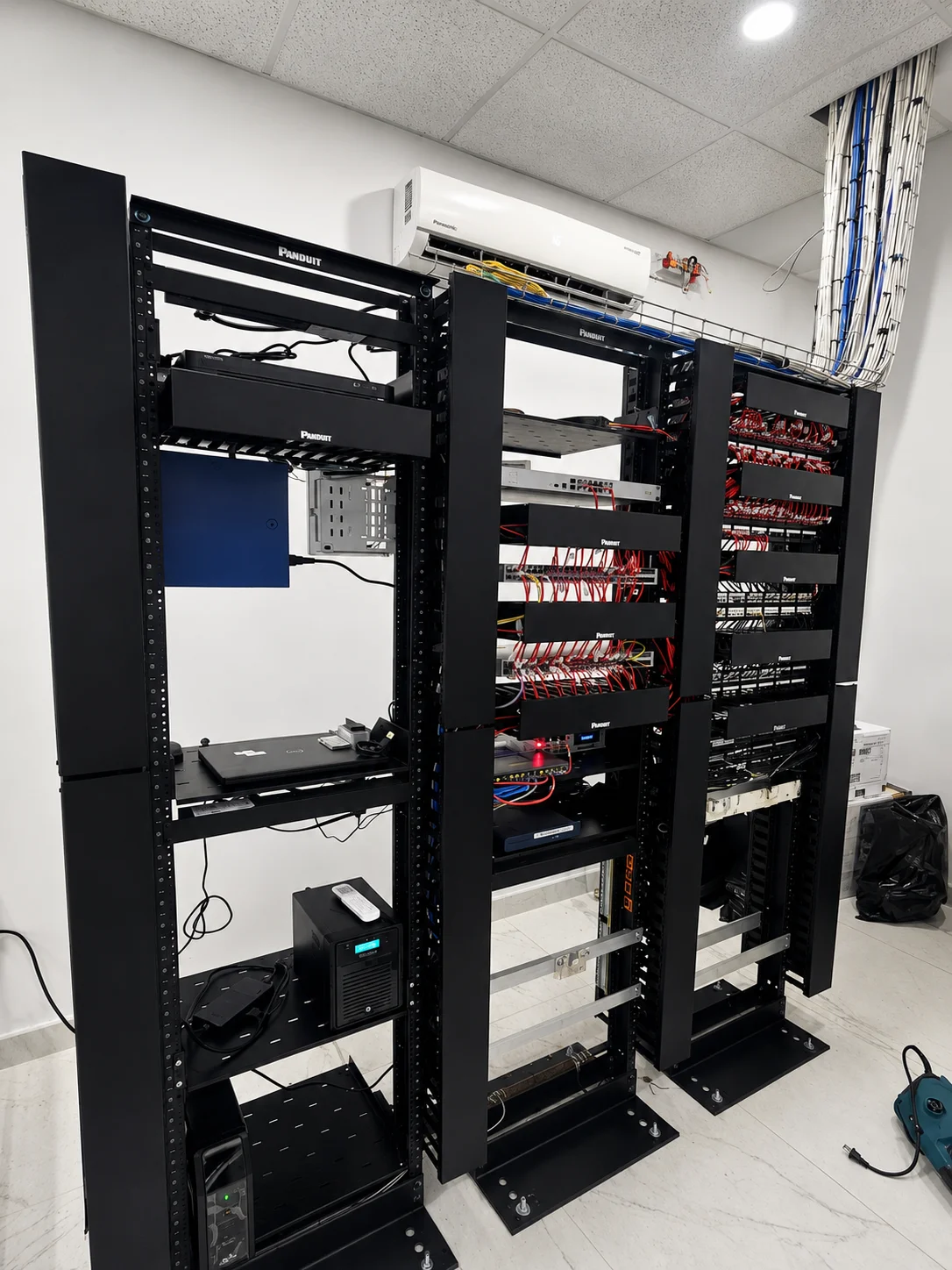 SITE Corporativo Occidente — Racks del SITE, Interceramic · Corporativo
